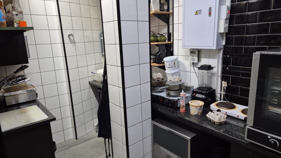 To Let commercial Property for Rent in Rondebosch Western Cape